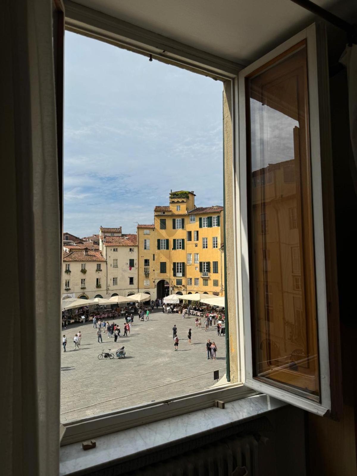 Micheli Suite Anfiteatro Square Lucca Esterno foto