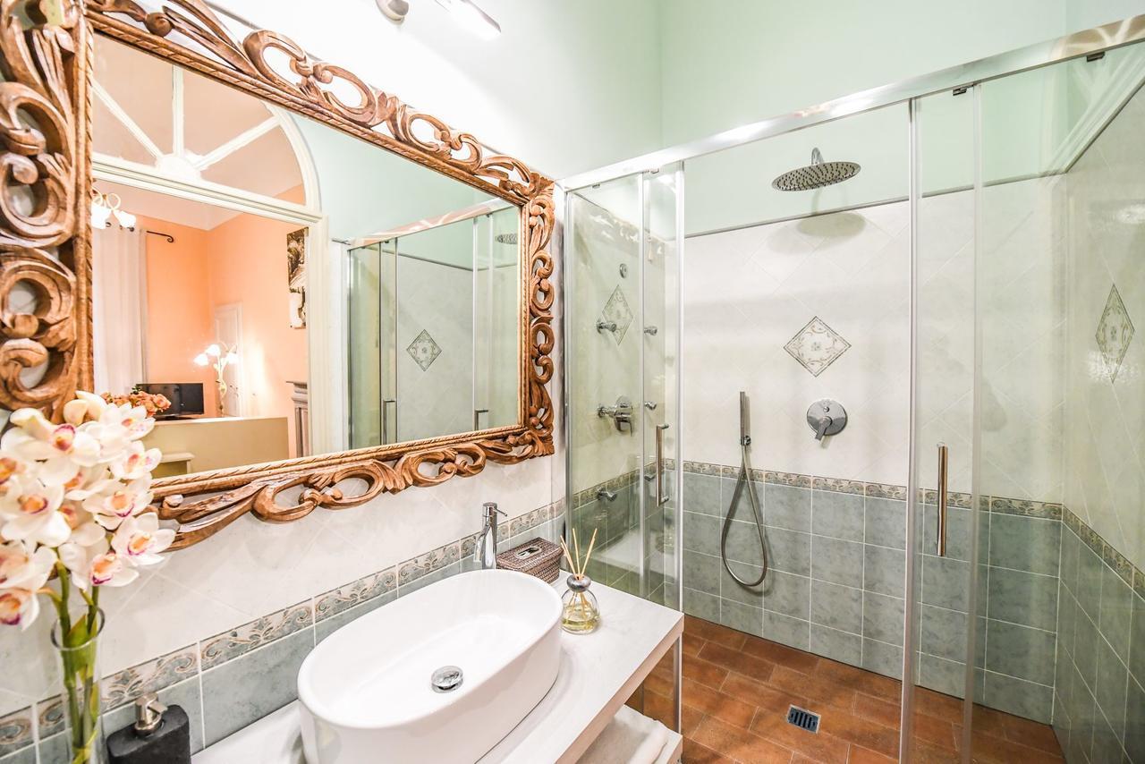 Micheli Suite Anfiteatro Square Lucca Esterno foto