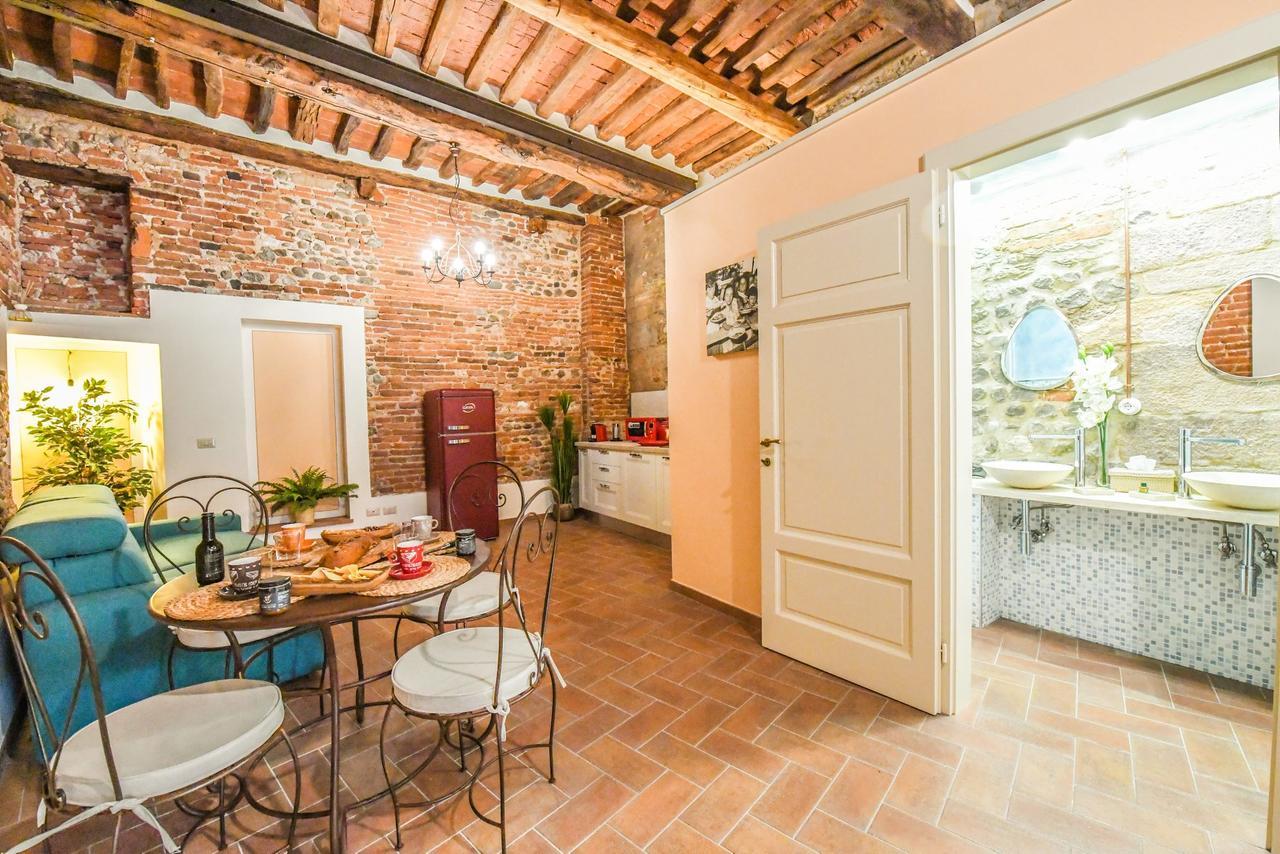 Micheli Suite Anfiteatro Square Lucca Esterno foto