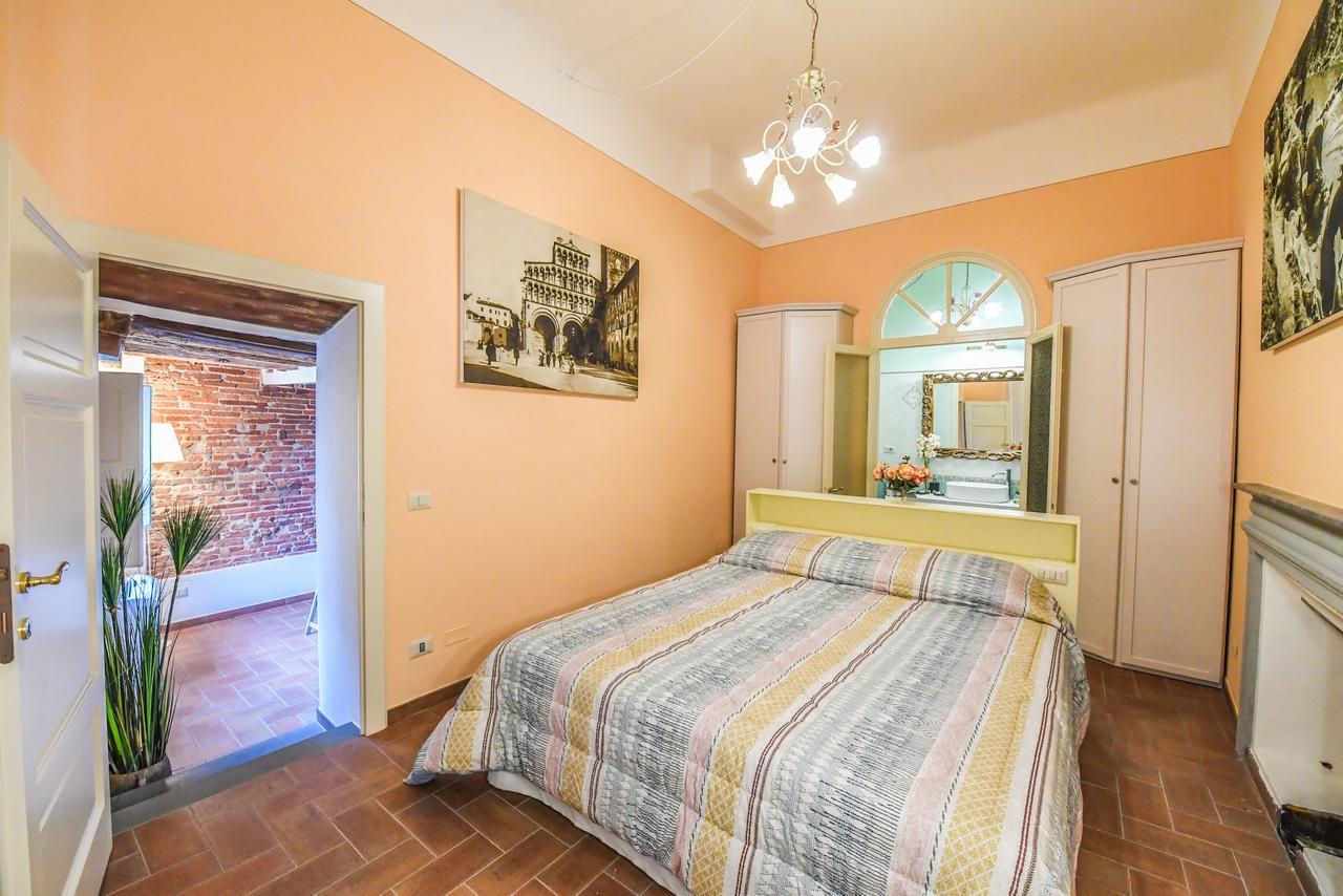 Micheli Suite Anfiteatro Square Lucca Esterno foto
