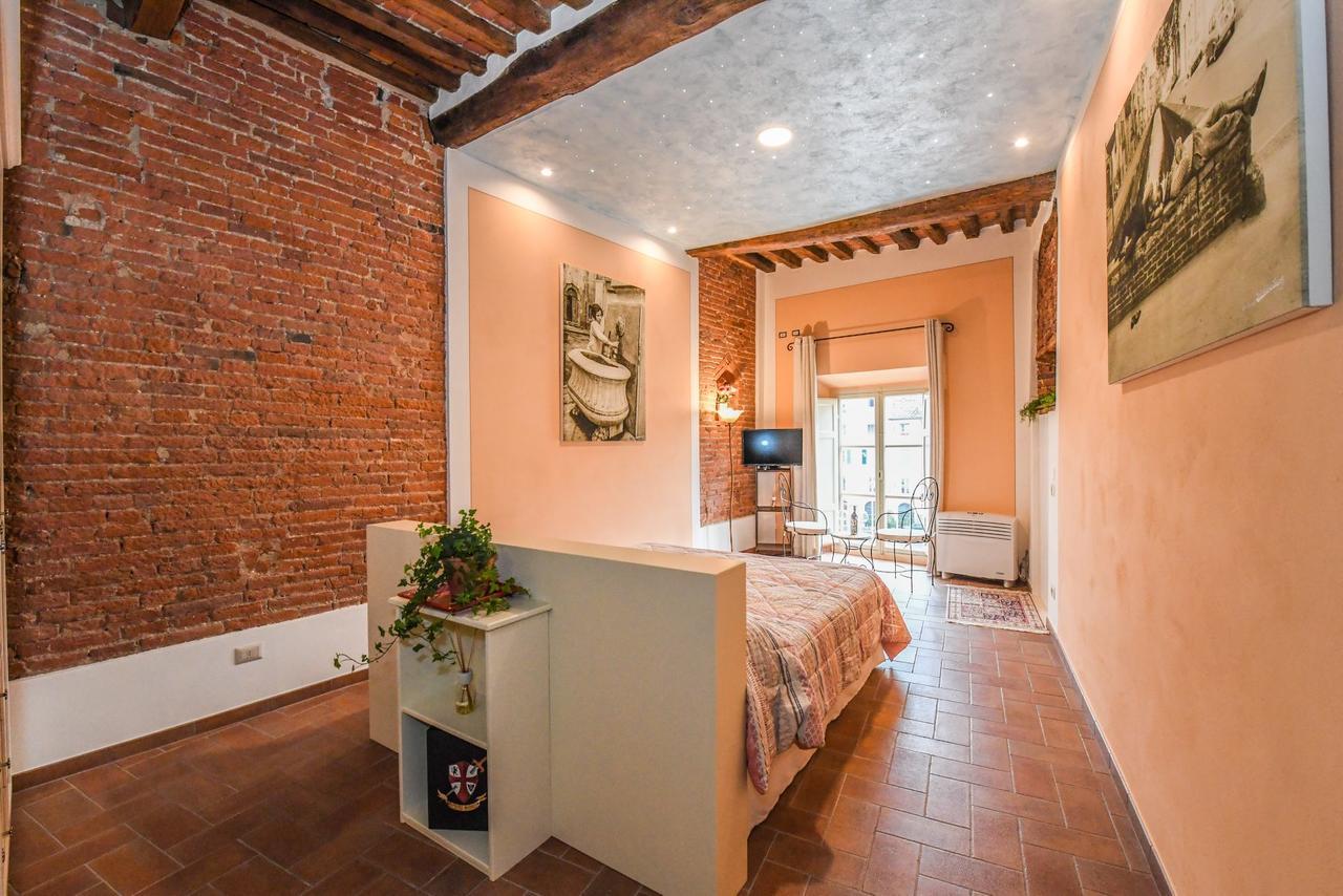 Micheli Suite Anfiteatro Square Lucca Esterno foto