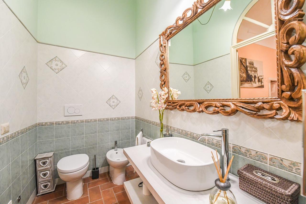 Micheli Suite Anfiteatro Square Lucca Esterno foto