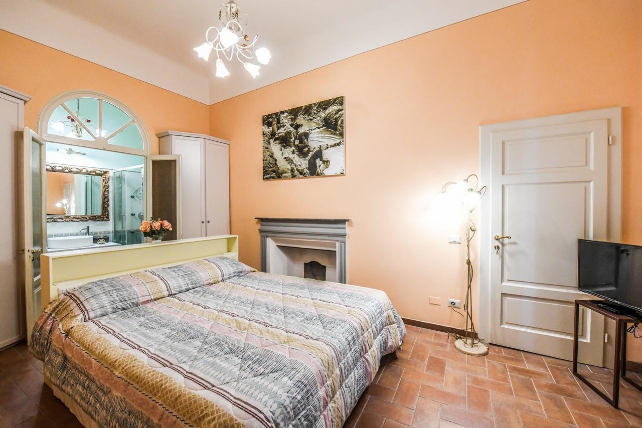 Micheli Suite Anfiteatro Square Lucca Esterno foto