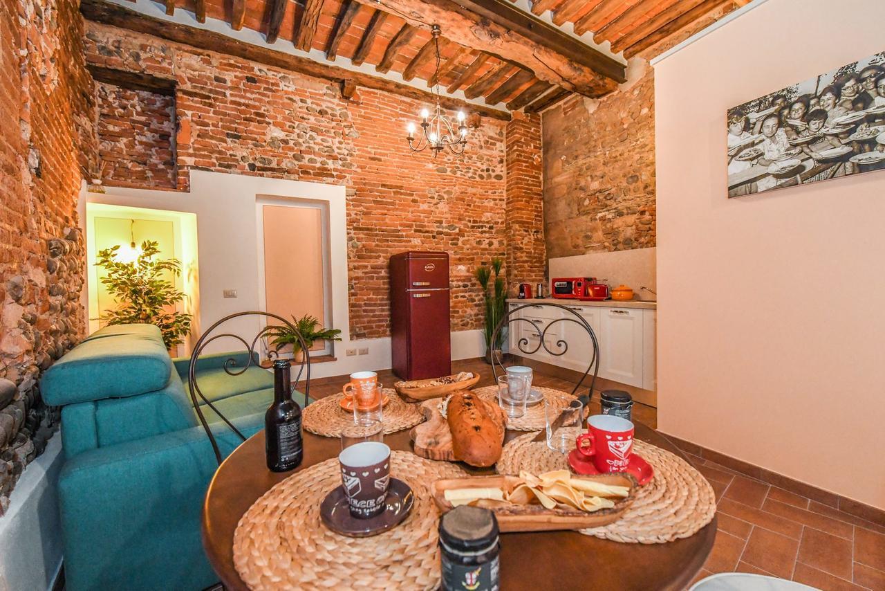 Micheli Suite Anfiteatro Square Lucca Esterno foto