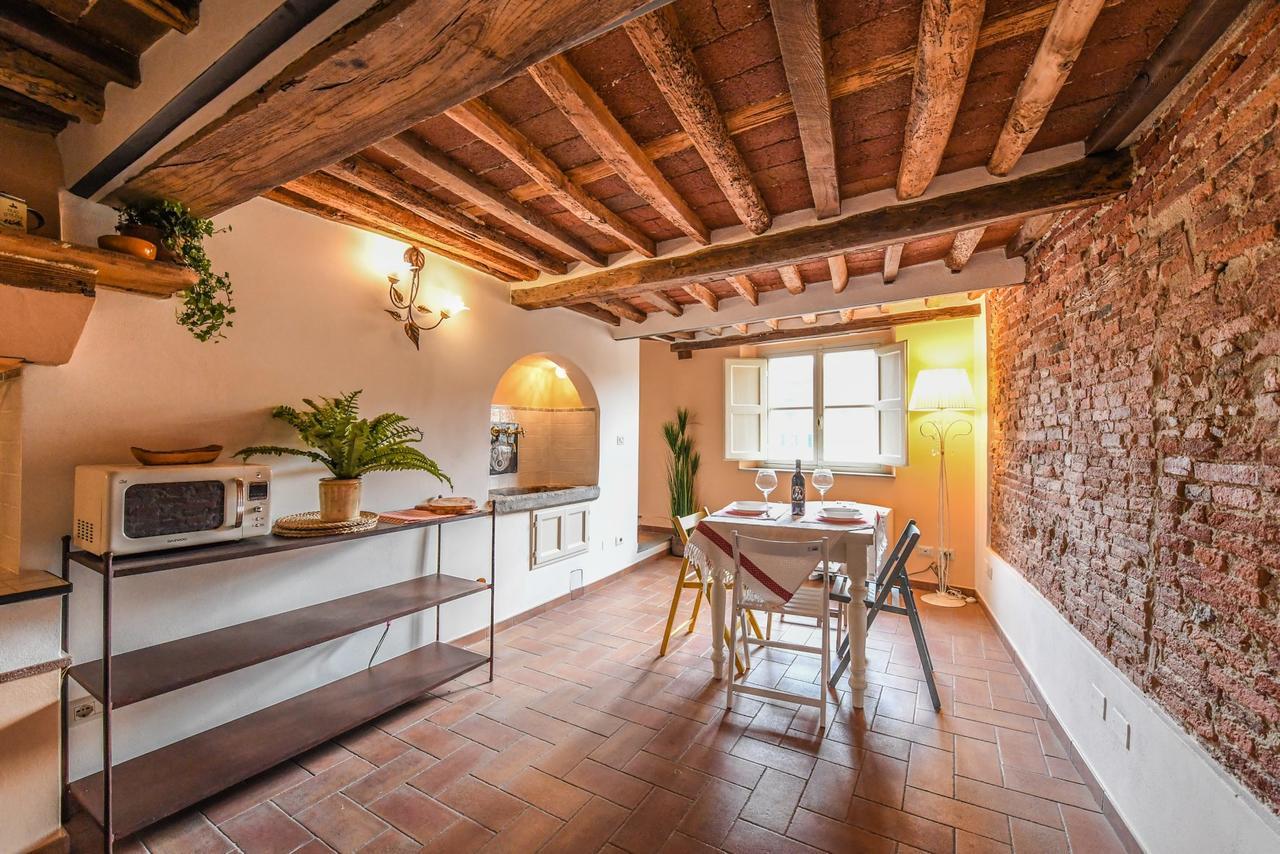 Micheli Suite Anfiteatro Square Lucca Esterno foto