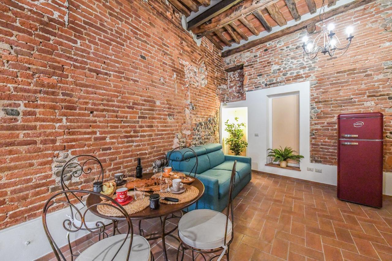 Micheli Suite Anfiteatro Square Lucca Esterno foto
