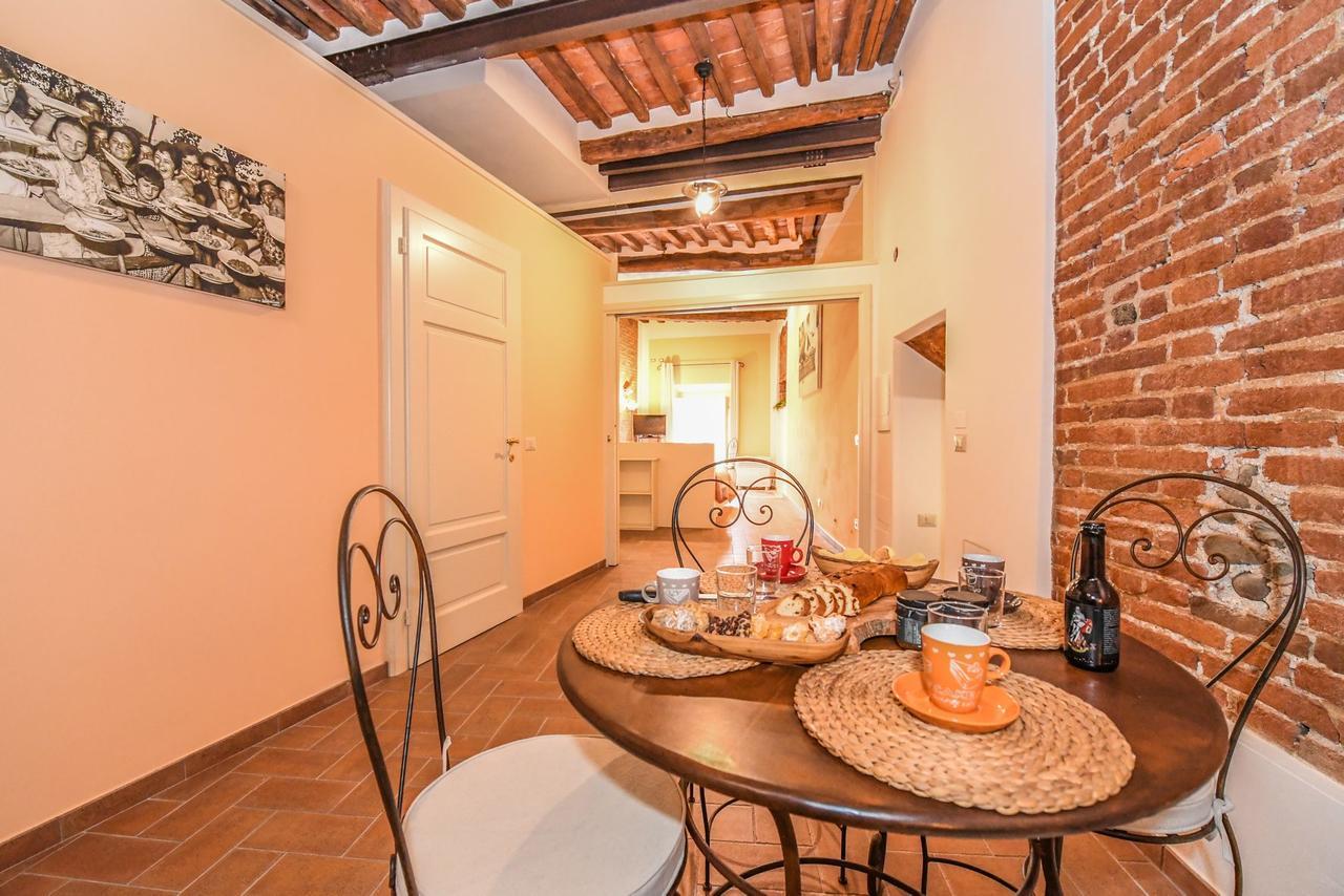 Micheli Suite Anfiteatro Square Lucca Esterno foto