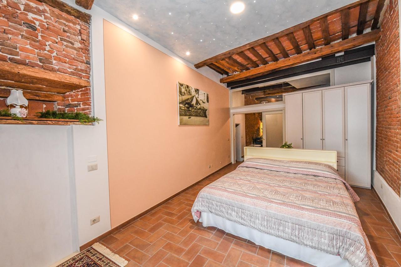 Micheli Suite Anfiteatro Square Lucca Esterno foto