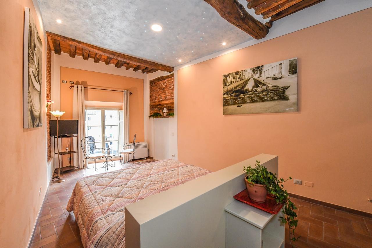 Micheli Suite Anfiteatro Square Lucca Esterno foto