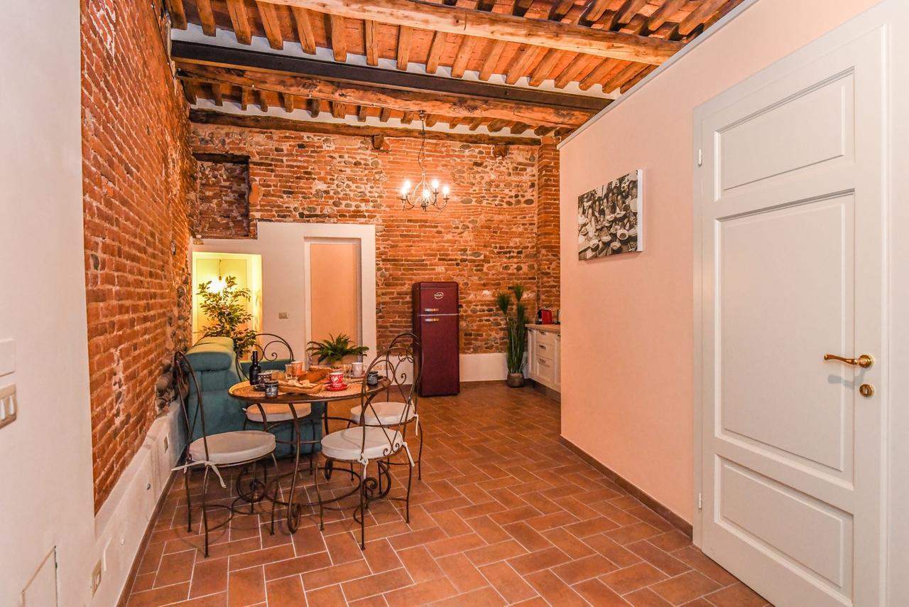 Micheli Suite Anfiteatro Square Lucca Esterno foto
